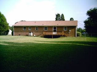 901 Old Hollow Rd, Winston Salem, NC 27105