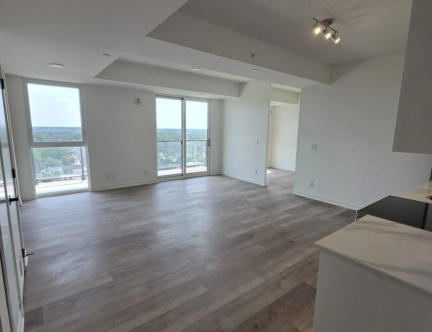 3 bed, $2,075 — Photo 4