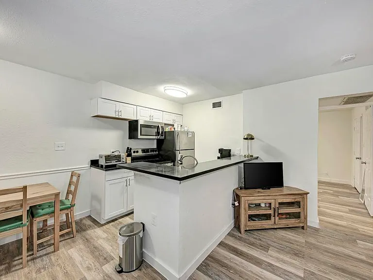 2207 Leon St #103 — Photo 6