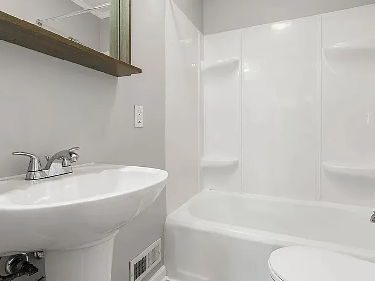 383 Dewey St — Photo 4