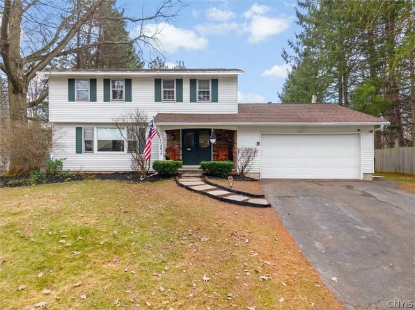 4059 Pawnee Dr, Liverpool, NY 13090