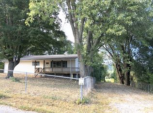 1566 Lakewood Rd, Jacksboro, TN 37757