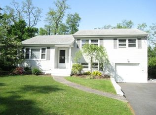 153 Morningside Rd, Paramus, NJ 07652