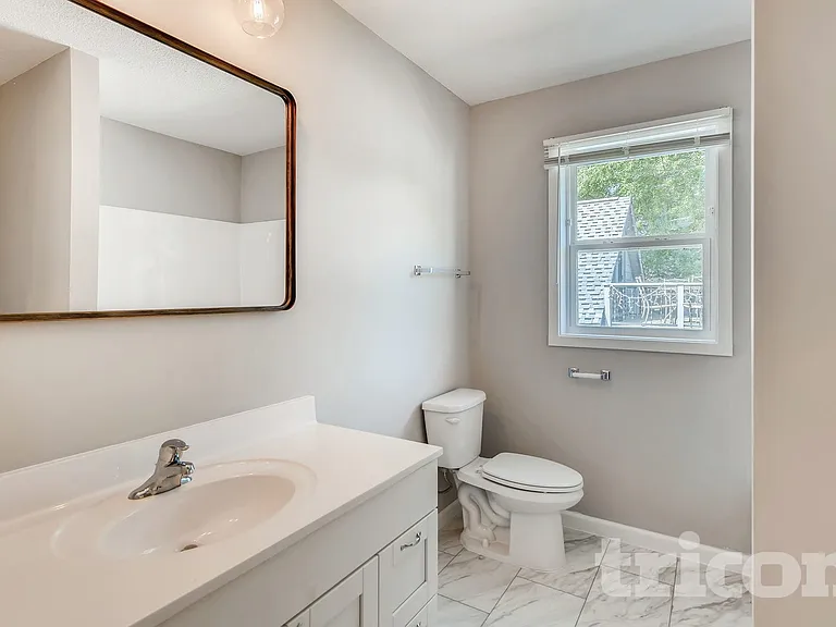 457 Lawson Ave W — Photo 9