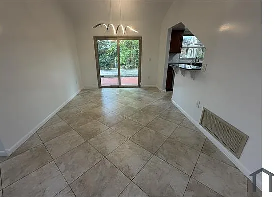 4100 NW 119th Ave — Photo 2