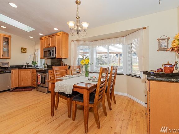 5th image of 4419 33rd St NE