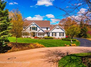 1670 Flowers Crossing Dr NE, Grand Rapids, MI 49525