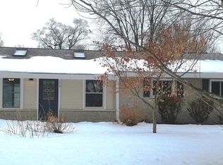 174 Queenswood Rd, Bolingbrook, IL 60440