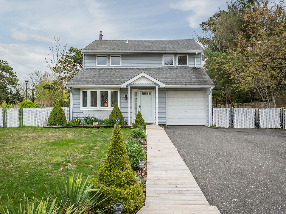1st image of 20 Cody Ln