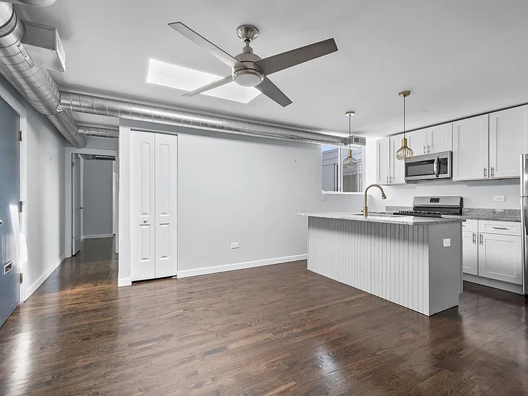 2945 W Peterson Ave #204 — Photo 6