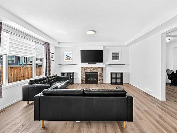 2nd image of 188 N Carrington Cres NW