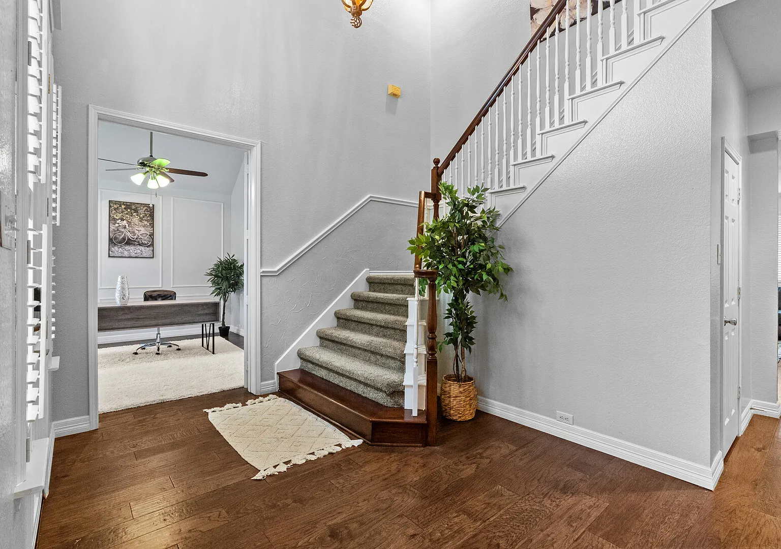 Beautiful and Spacious Frisco Home in a quiet neighborhood — Photo 3
