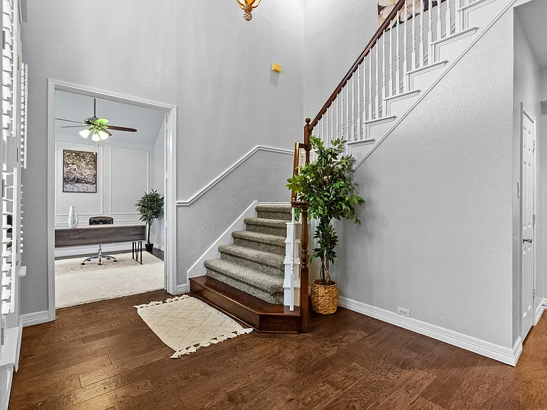 Briar Brook Ln — Photo 3