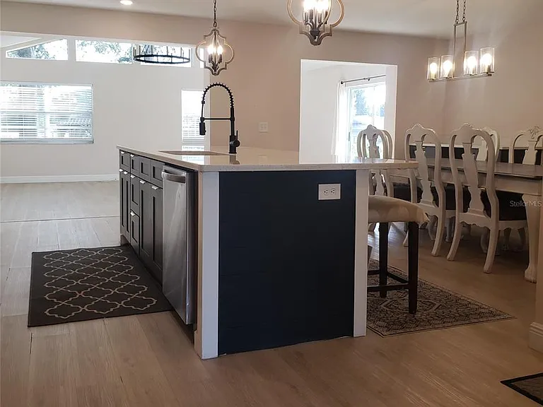 404 King Louis Ct — Photo 6