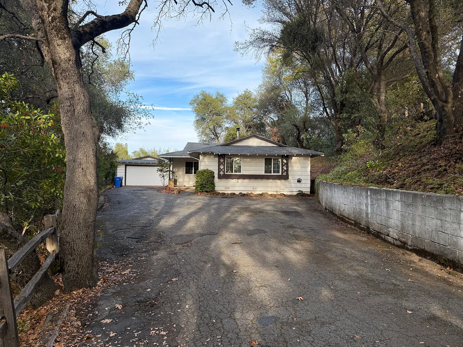 3 bed, 1299 sqft, $2,400 — Photo 2