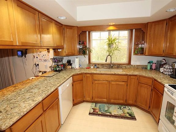 5th image of 2922 S Keller Pl