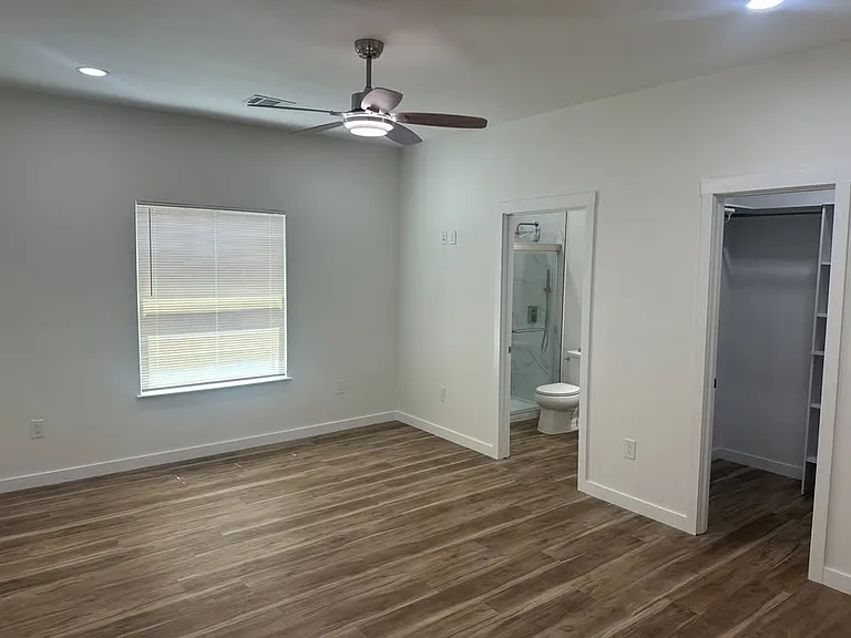 1600 Woodress Ln — Photo 12