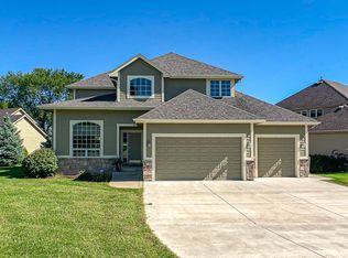 7765 Ashley Pl, Johnston, IA 50131
