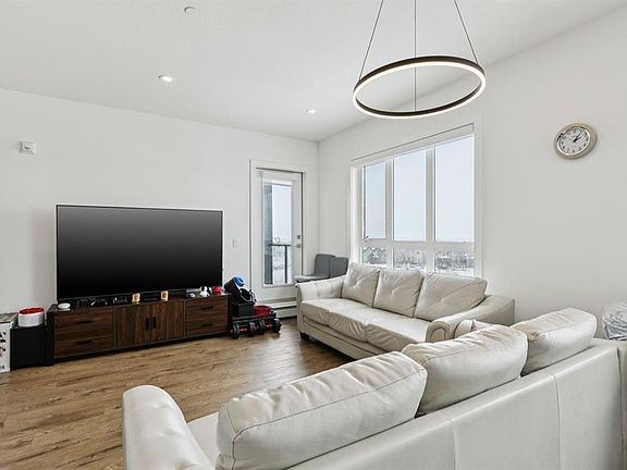 3rd image of 60 Skyview Ranch Rd NE #1415