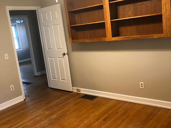 Possible dining room/bedroom (with re-installing a door).