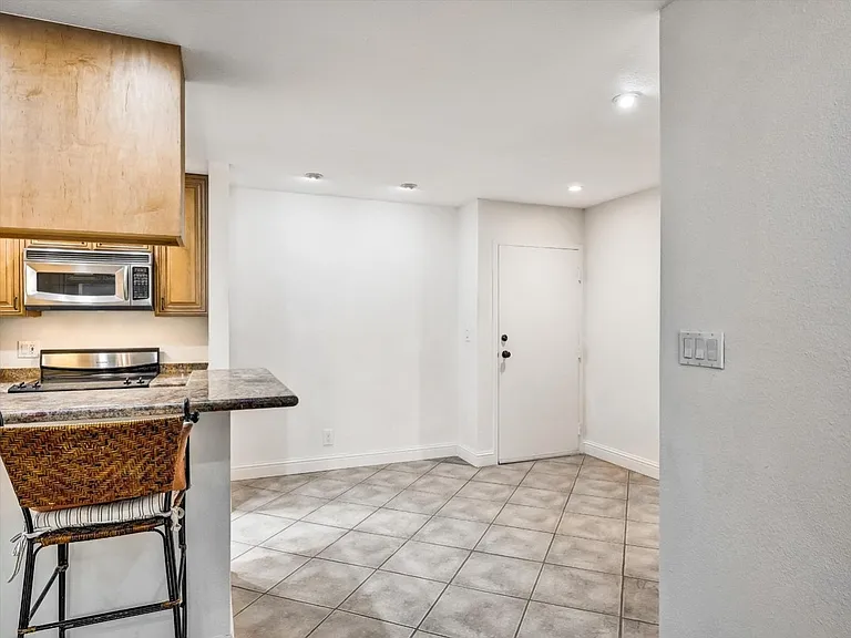 359 Half Moon Ln #304 — Photo 8