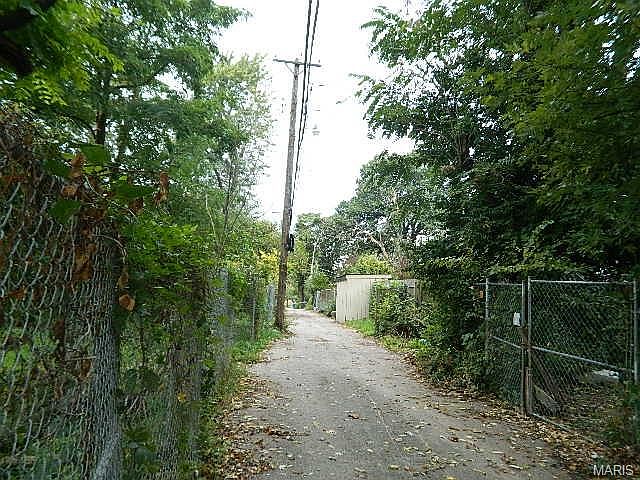 2nd image of 5923 Theodosia Ave