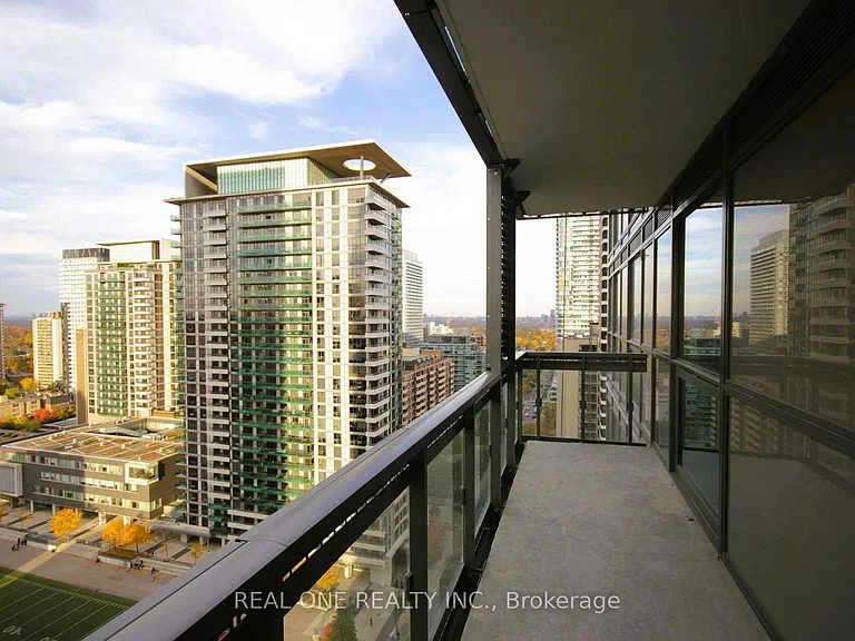 39 Roehampton Ave #1709 — Photo 21