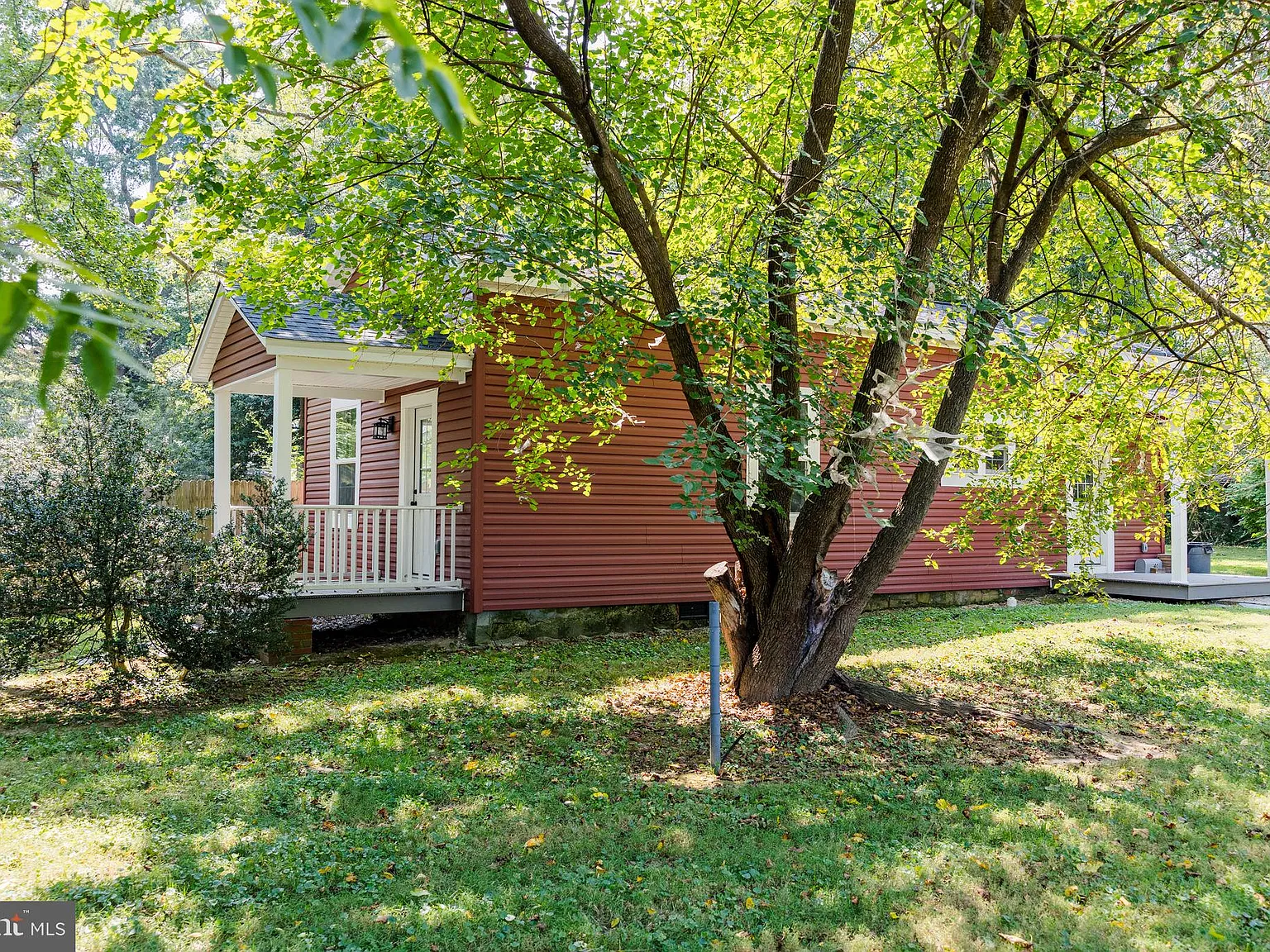 2 bed, 1.0 bath, 800 sqft, $1,450 — Photo 2