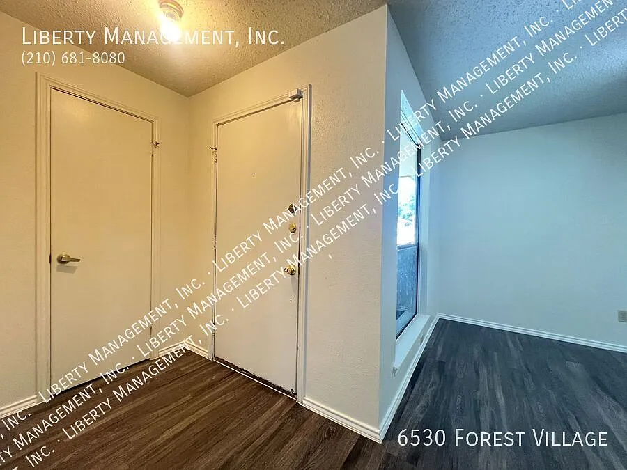 3 Bedroom, 2 Bath Home with Brand New Flooring Throughout — Photo 4