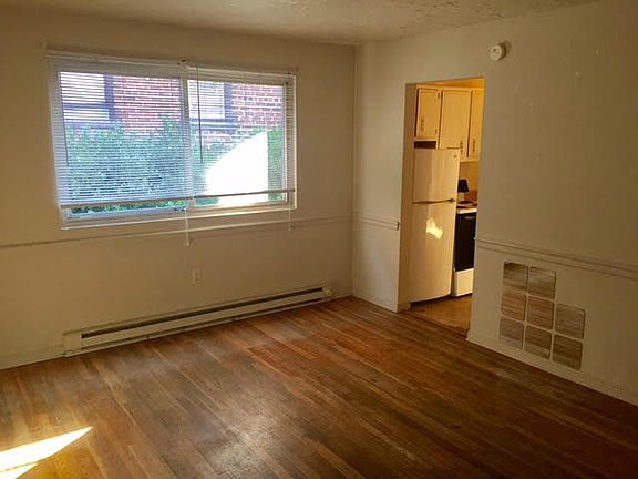 3rd image of 18 S Boulevard APT 4