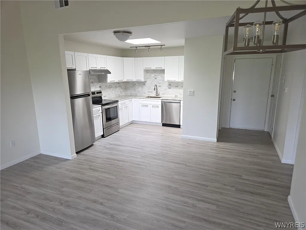 1 bed, 1.0 bath, 9101 sqft, $1,500 — Photo 2