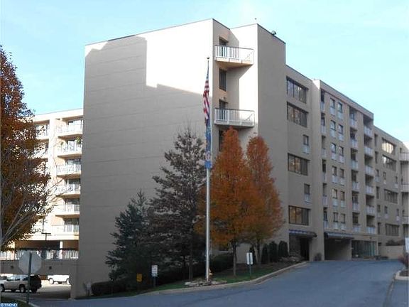 2nd image of 1704 N Park Dr APT 209
