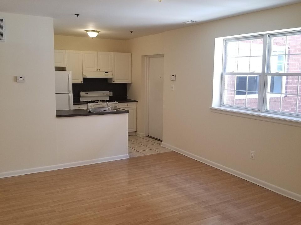 1st image of 1827 Pine St #306