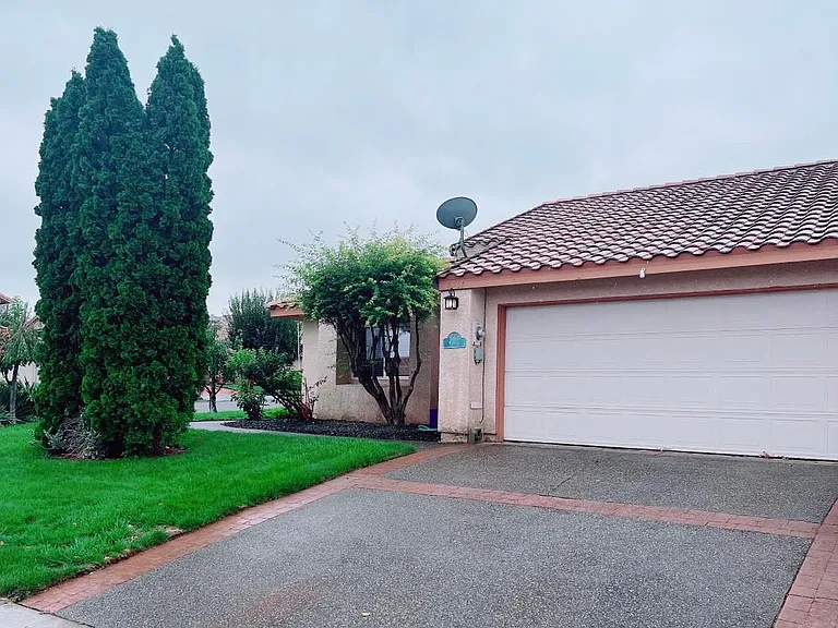 Garage.