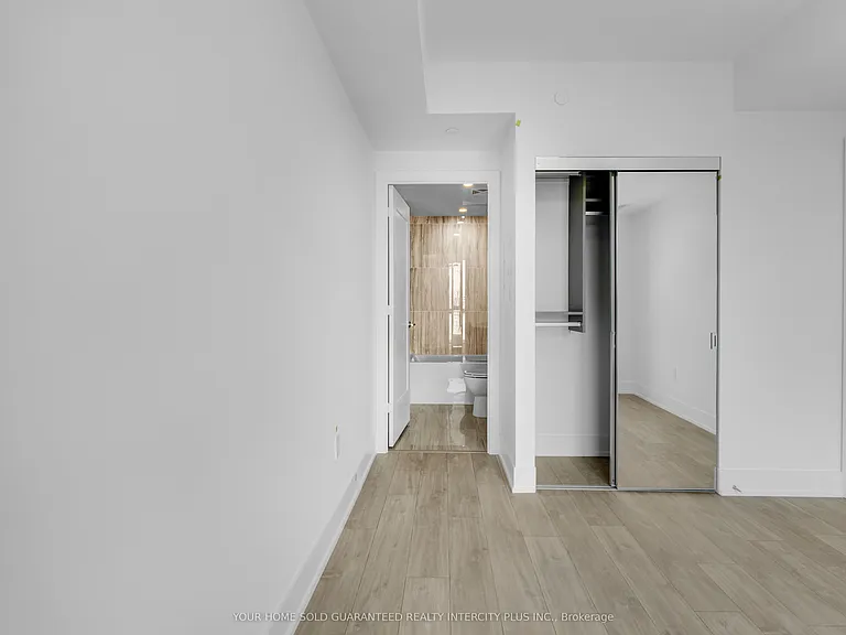 858 Dupont St #717 — Photo 26