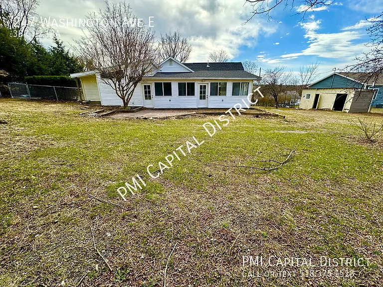 247 Washington Ave E — Photo 42