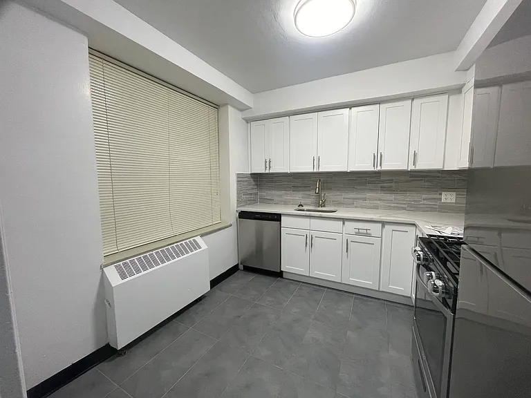 67-06 186th Ln #E — Photo 14