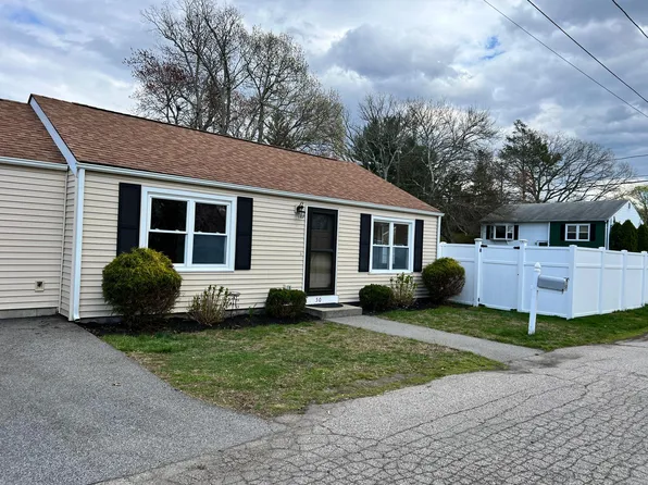 50 Brookdale Ave, Warwick, RI 02889
