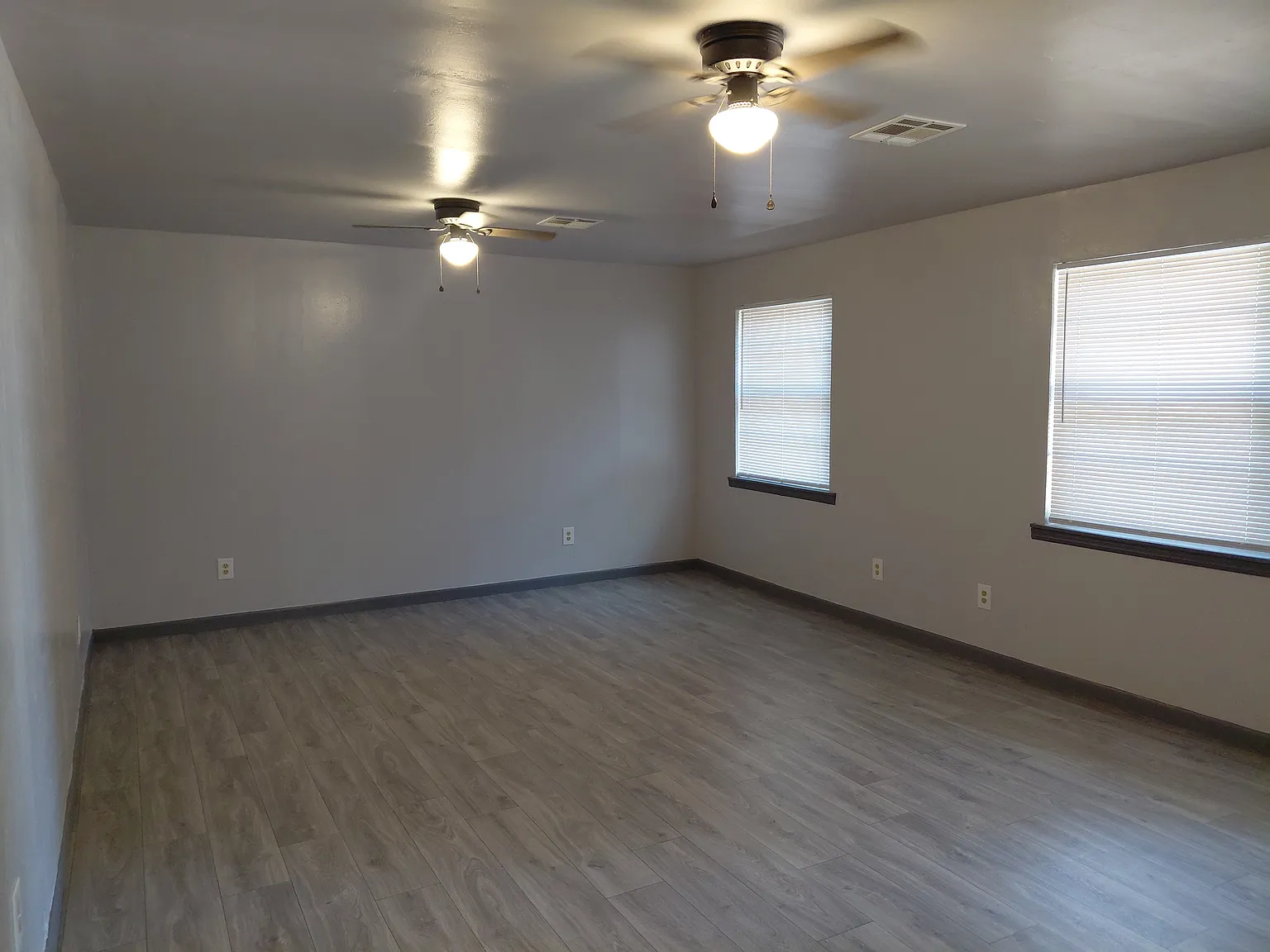 2 bed, 1044 sqft, $1,050 — Photo 3