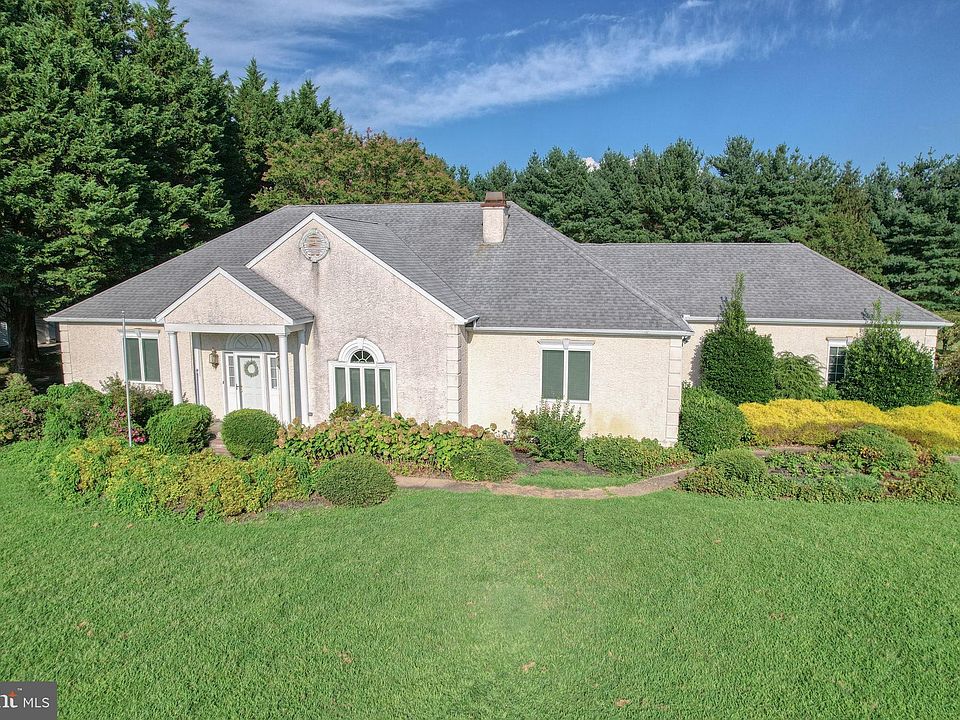 1st image of 102 Dungarvan Dr