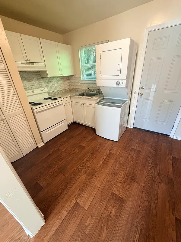 2 bed, 1.0 bath, $1,195 — Photo 2