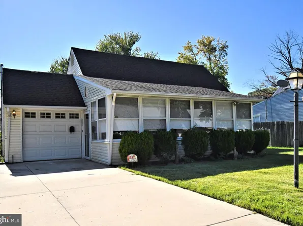 138 Village Ln, Levittown, PA 19054
