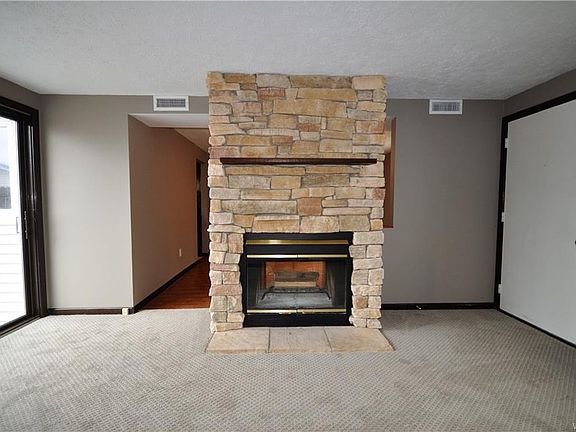 5th image of 16 Pebble Creek Dr