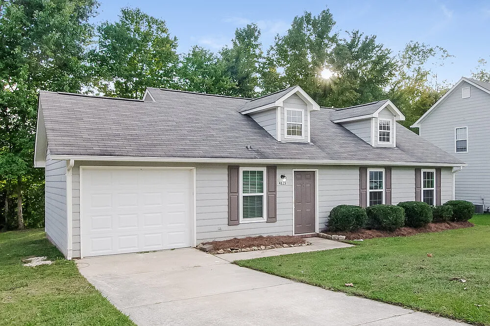 3 bed, 2.0 bath, 1036 sqft, $1,870 — Photo 3