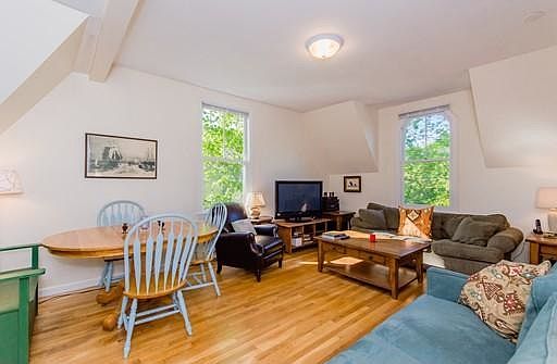 1st image of 212 Tremont St #2