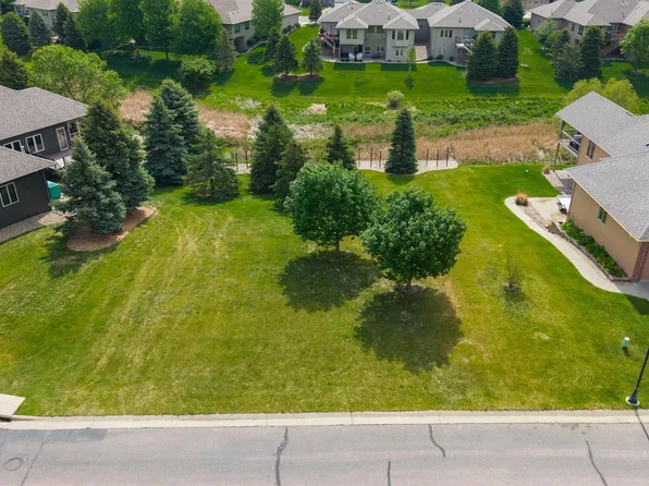 5704 S Lazy Ridge Pl, Sioux Falls, SD 57108