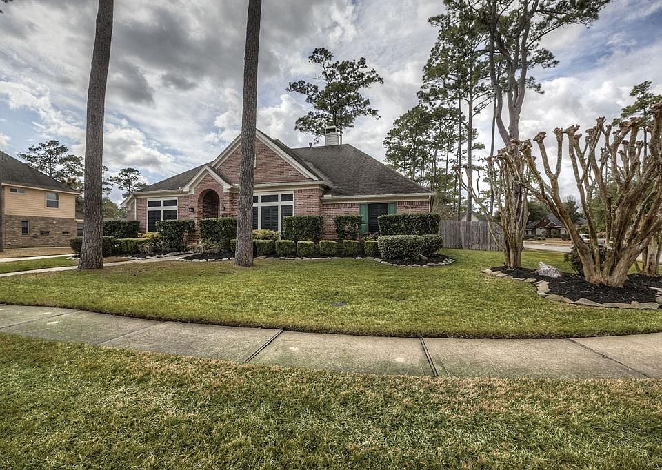 2nd image of 804 Hidden Woods Ln