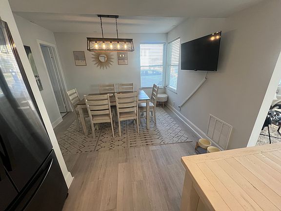 5th image of 127 12th Ave N #2