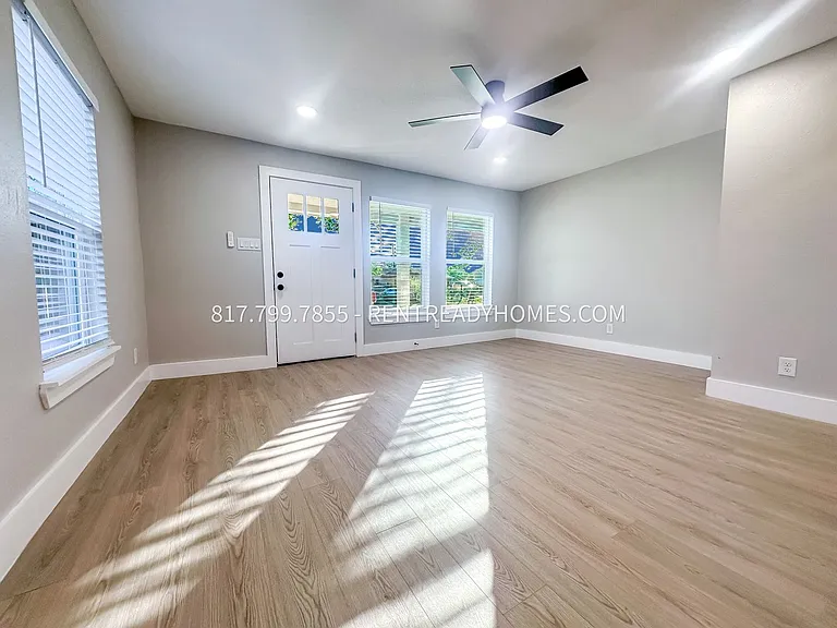 2248 Marlo St — Photo 2