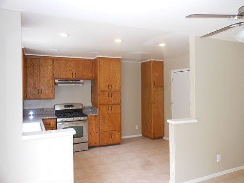 5th image of 2116 Hilldale St